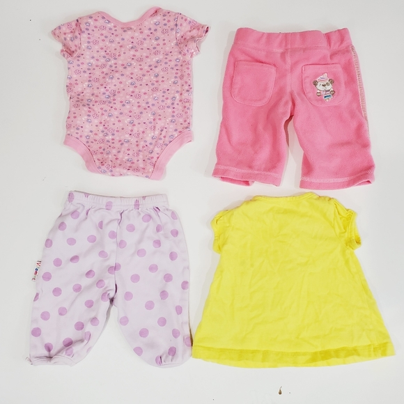 8 pc Mix & Match Outfits Bundle Size 0-3M Disney - Picture 6 of 7